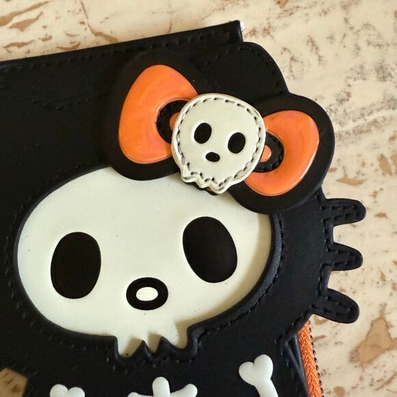 Hello Kitty x Loungefly skeleton card wallet - Picture 4 of 10